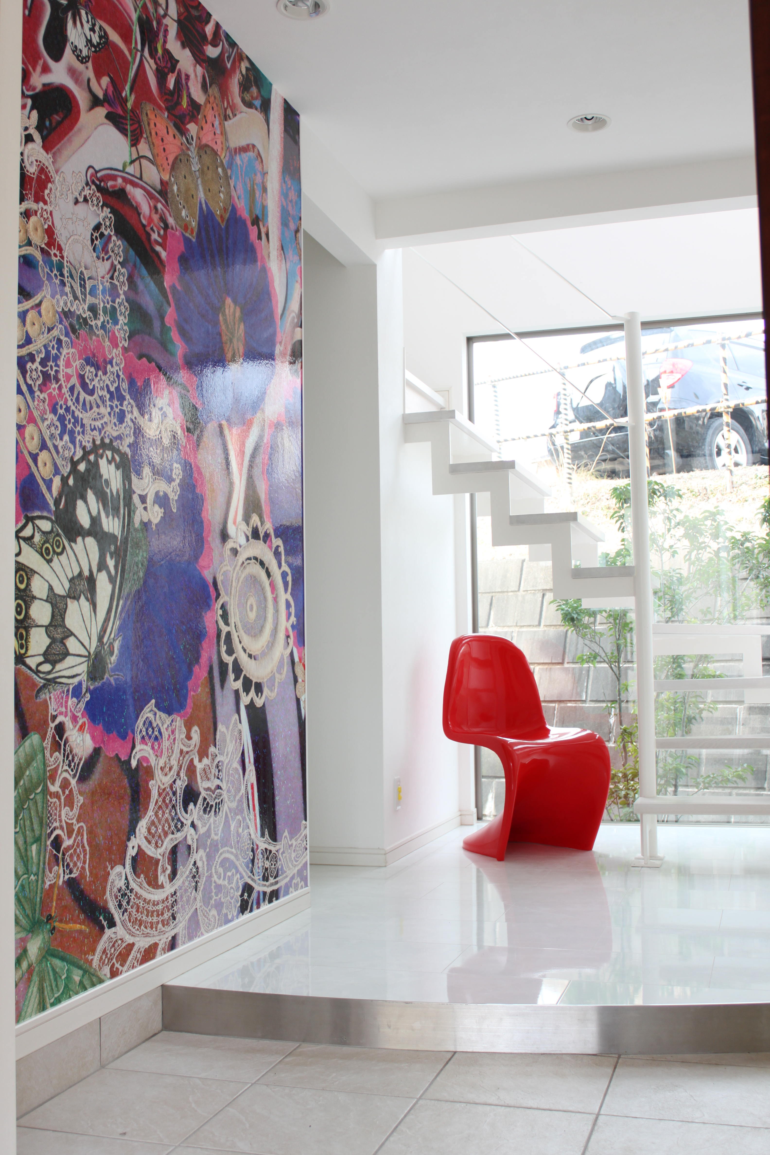 モダンな輸入壁紙を玄関に