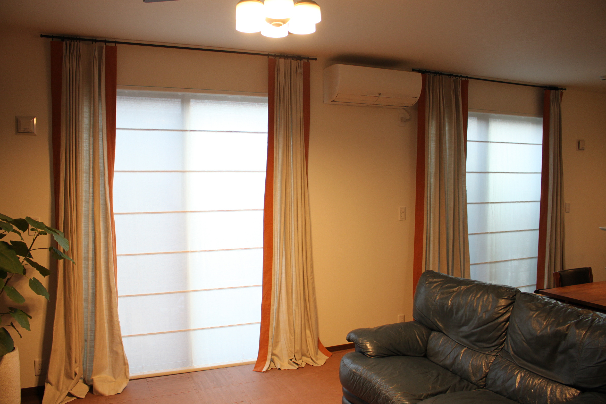 麻の輸入カーテン