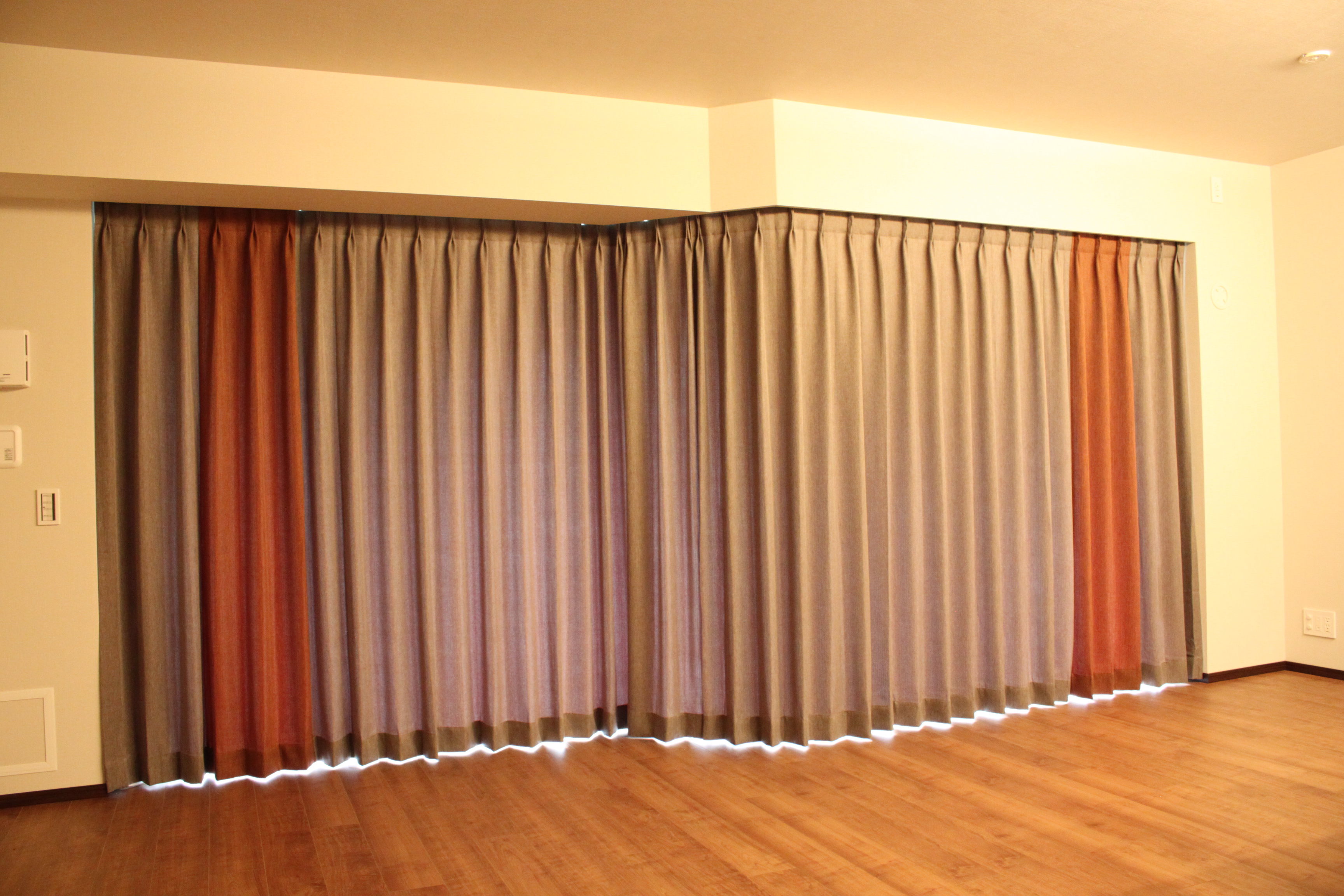 シンプルな輸入カーテン