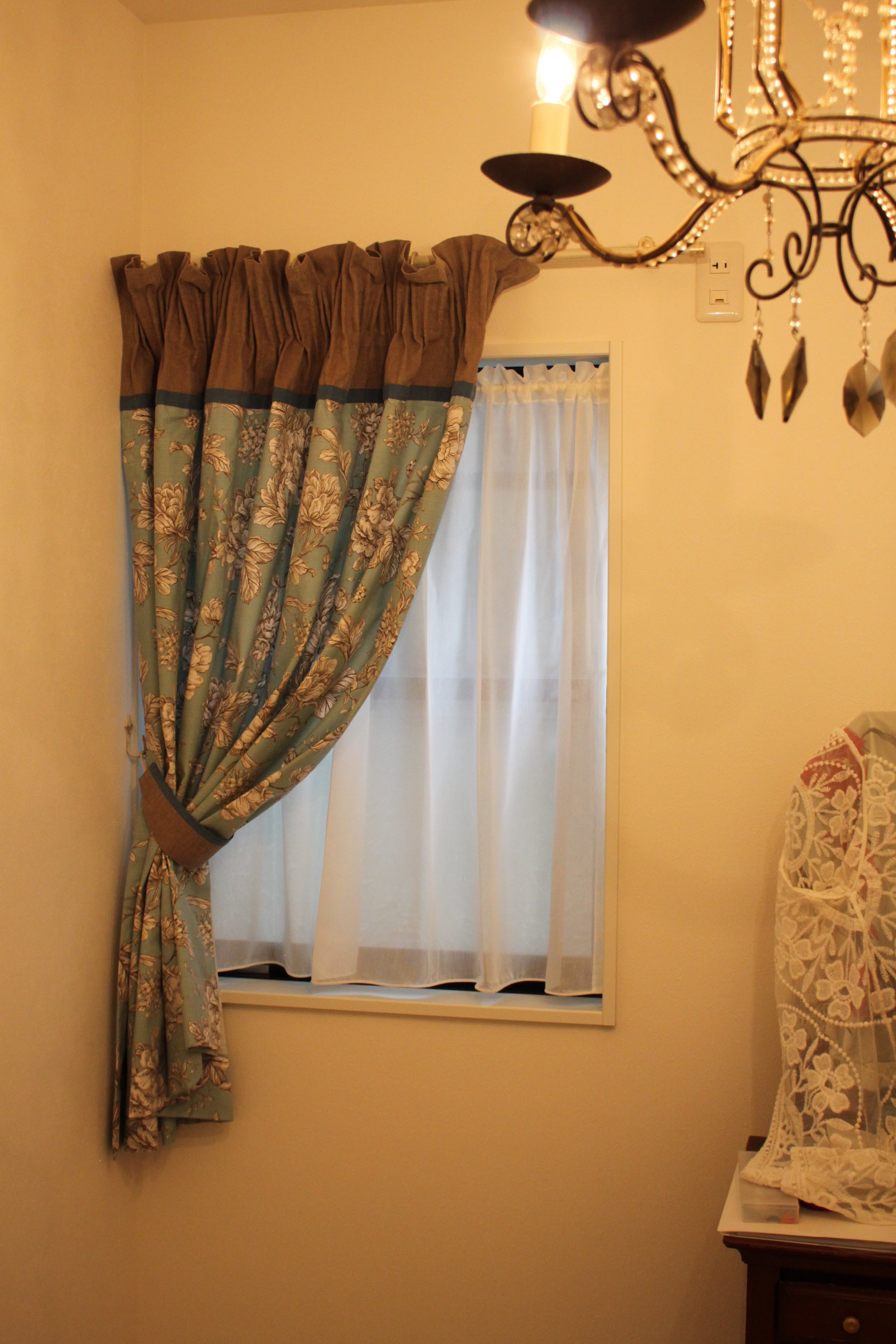 ギャザーのカーテン