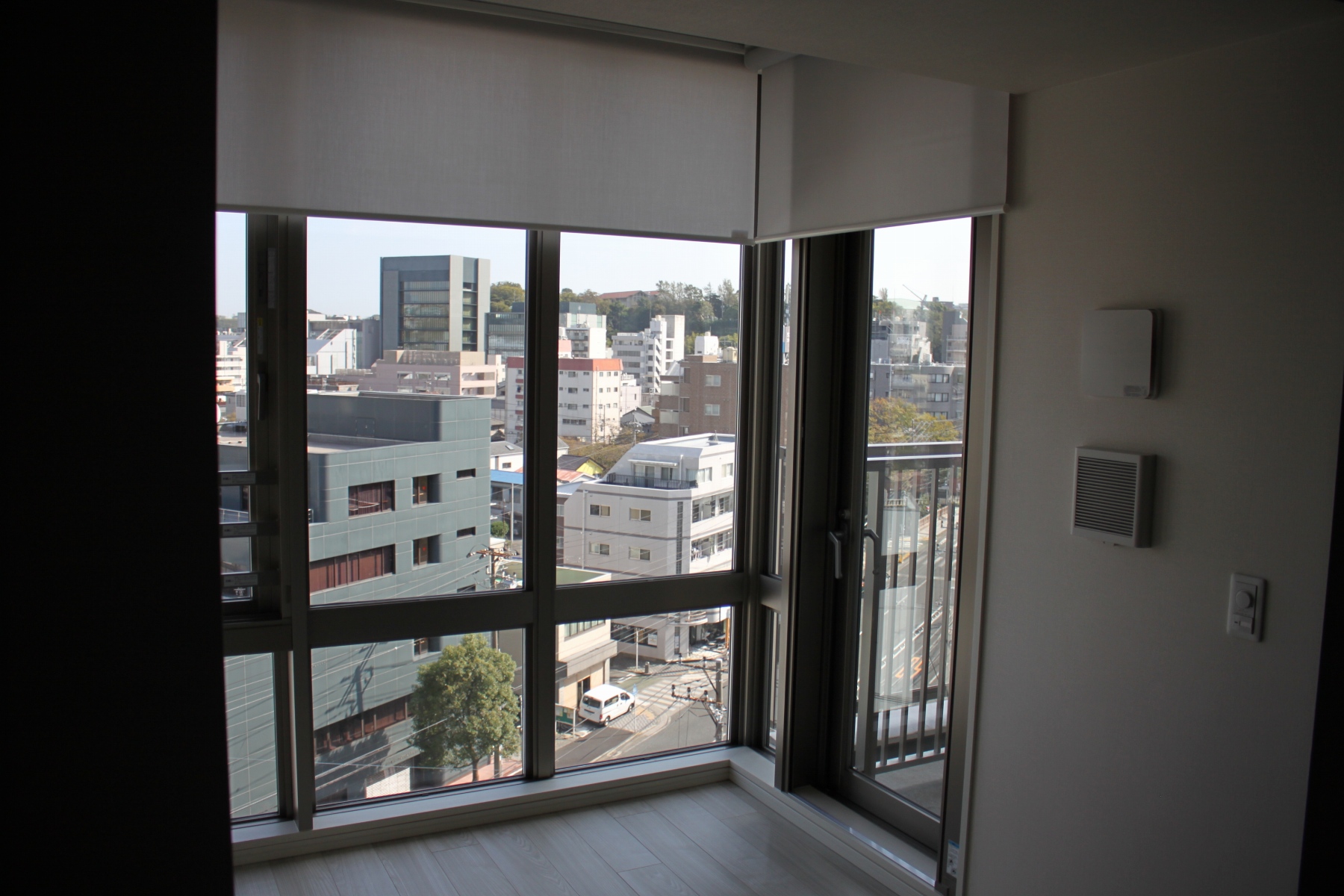 電動ロールスクリーン