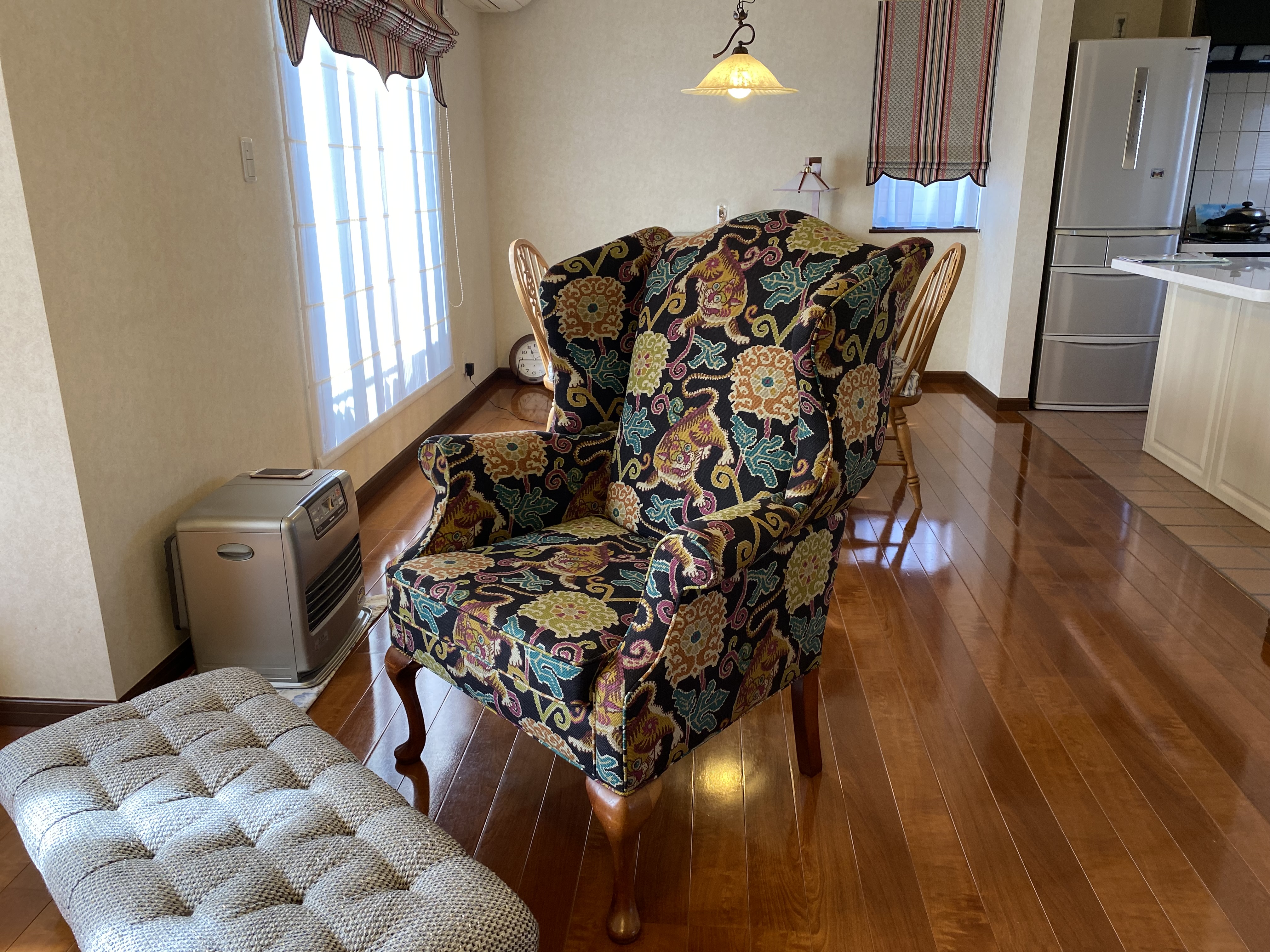 ウイングバックチェアの張り替え