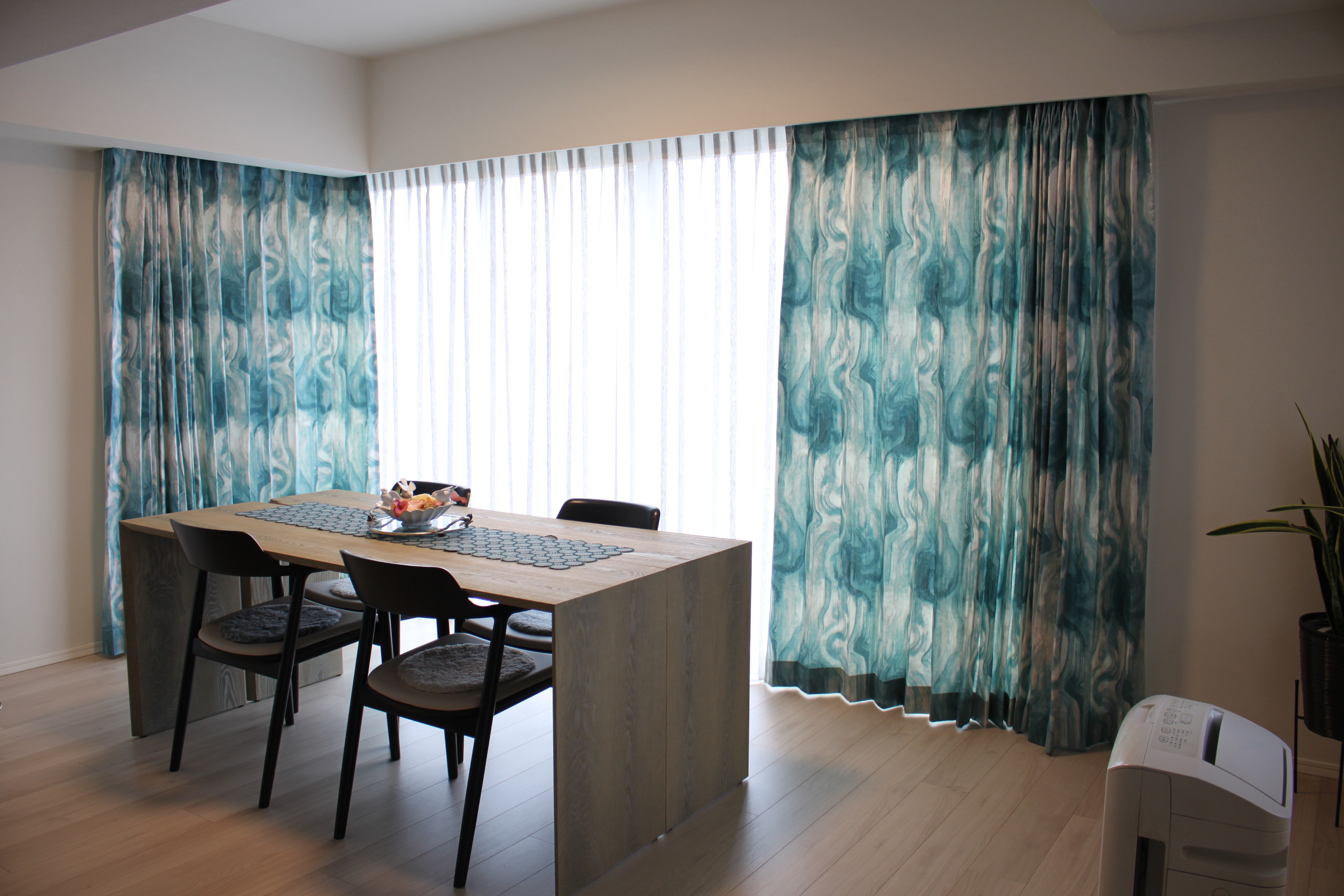 マーブル柄のカーテン