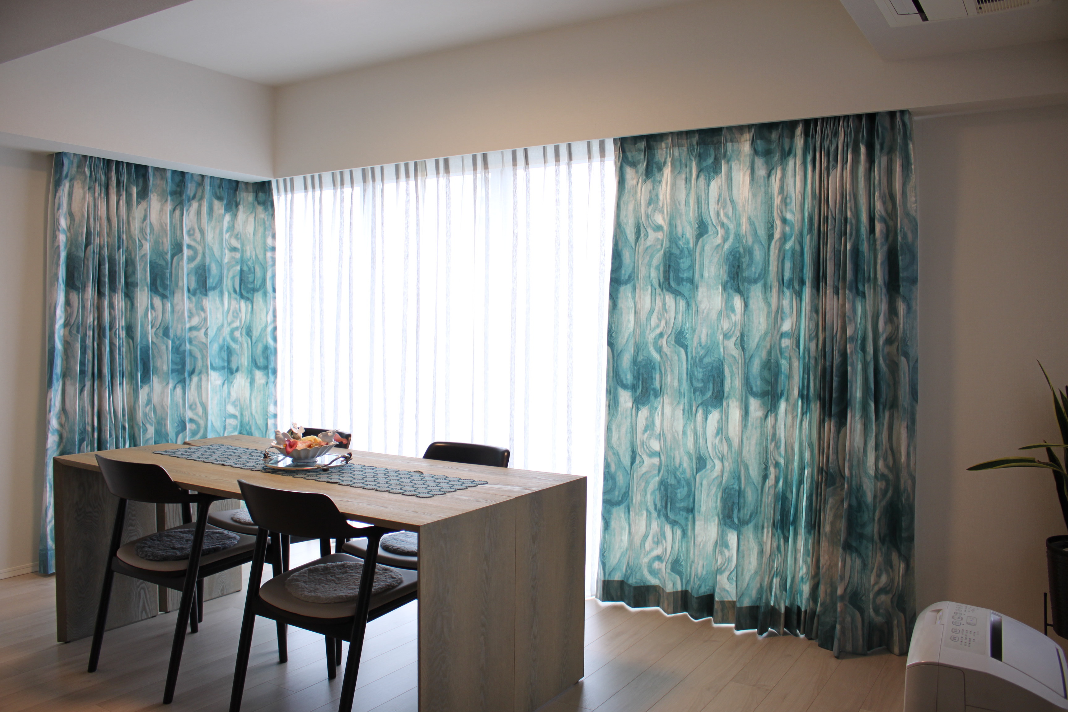 大理石の様な柄の輸入カーテン