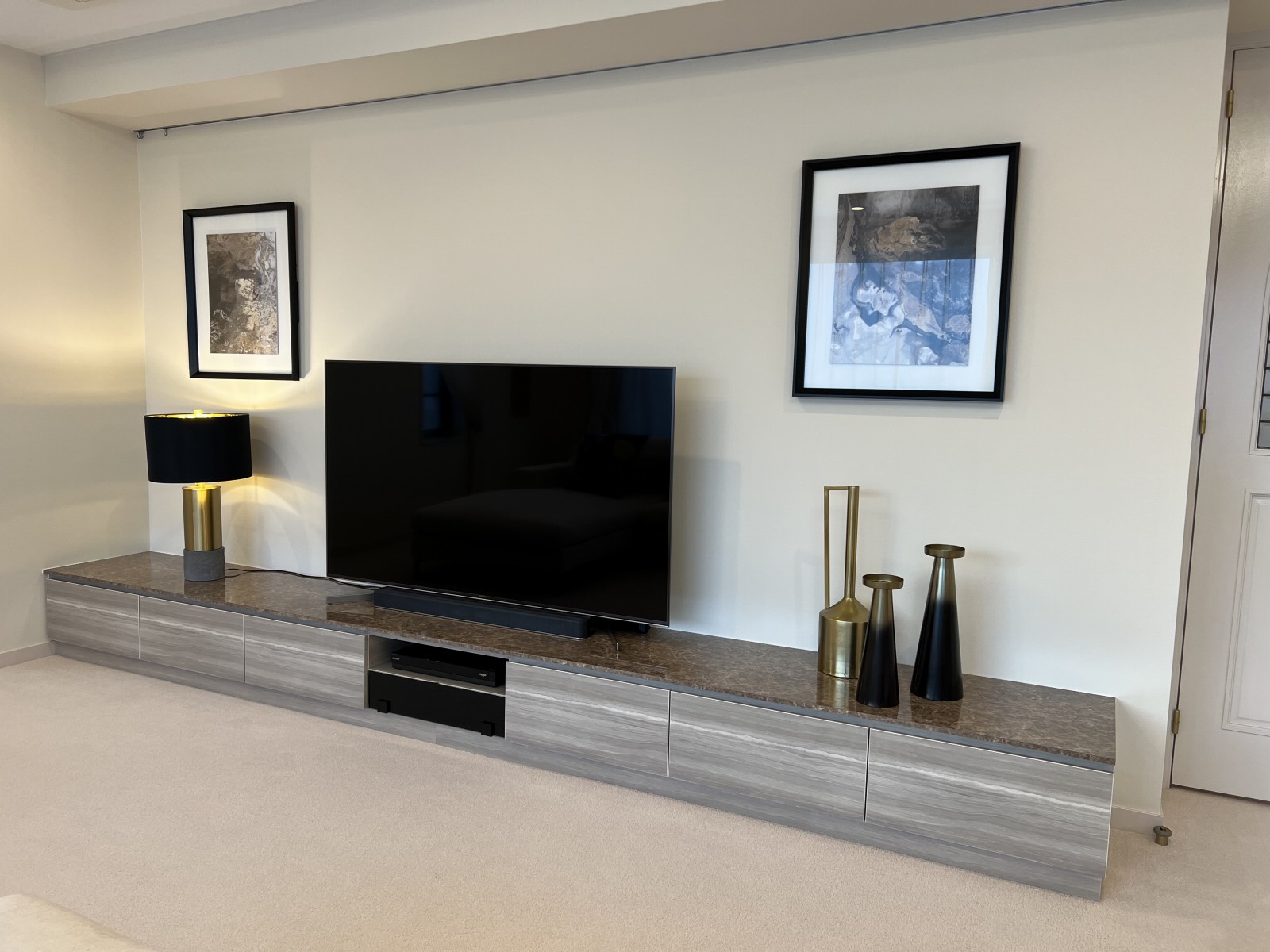 テレビボードの造作とコーディネート