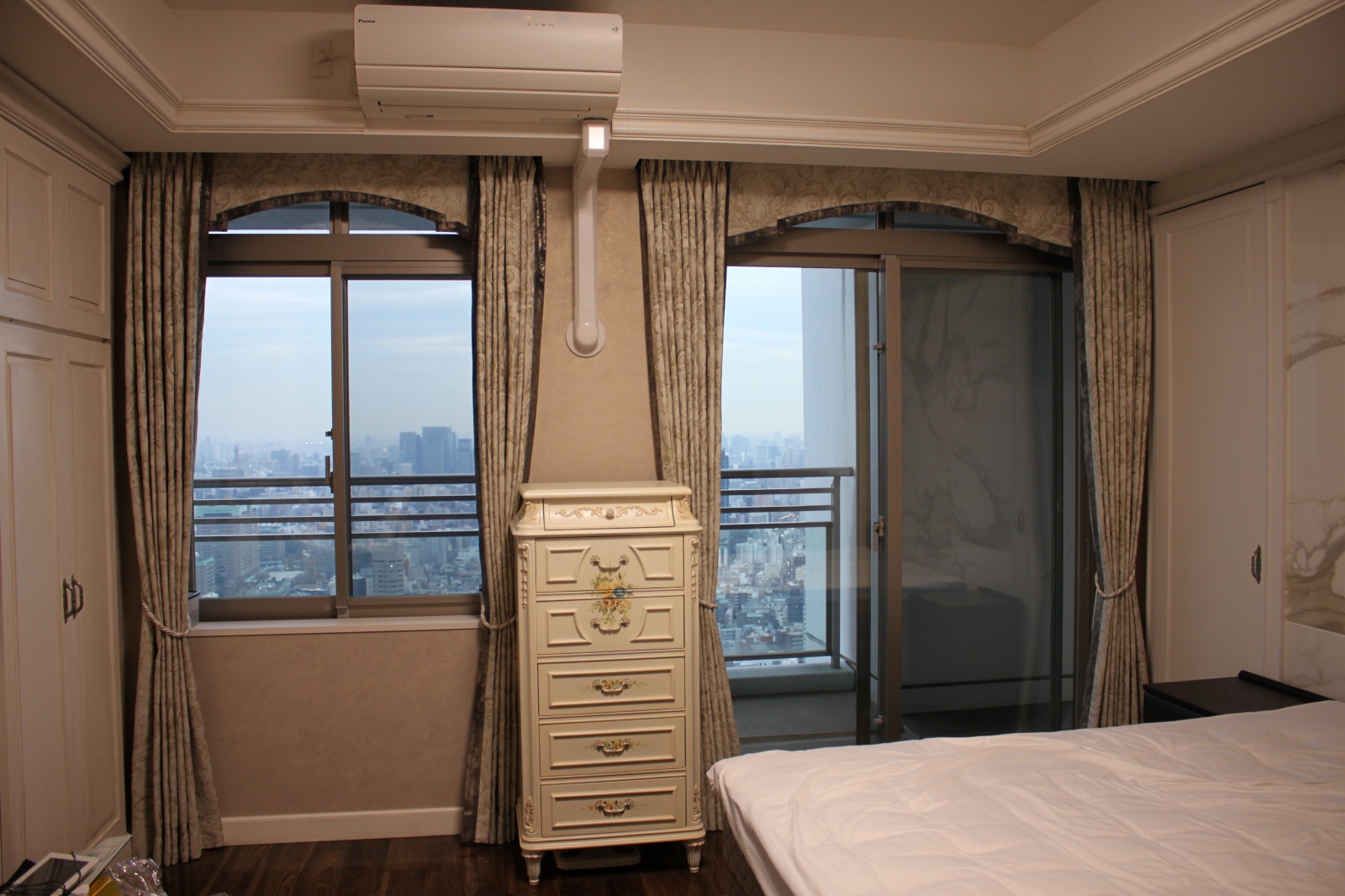 バランスの付いた輸入カーテン