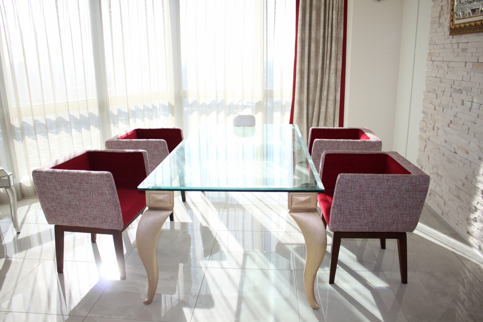 ベルベットとツイードで張り替えたダイニングチェア