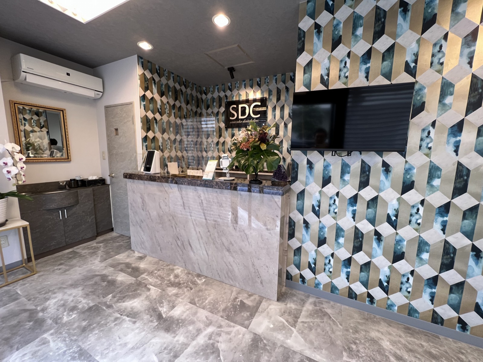 輸入壁紙で歯医者さんのリフォーム